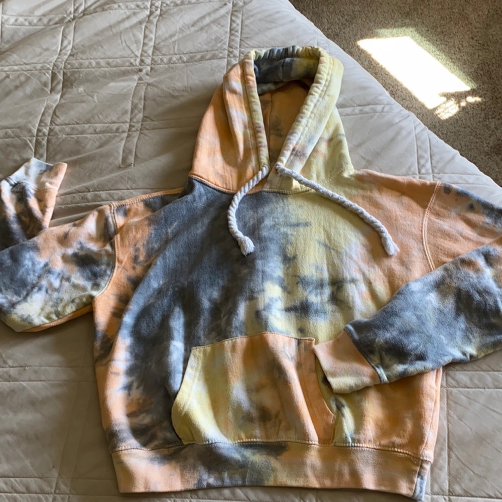 Cropped tie dye sweatshirt
